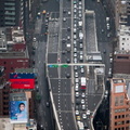 <em>Bretelles d'accès</em> entre les niveaux supérieur et inférieur d'une route à Tokyo