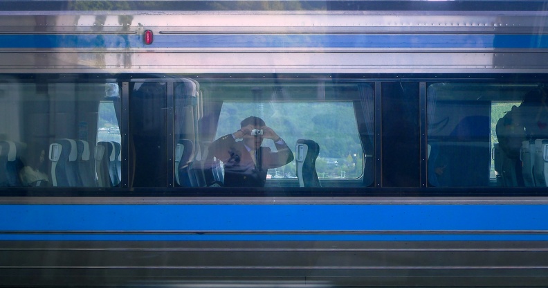A bord du LDT. EXP UWAKAI 16, vue du photographe du train d'en face