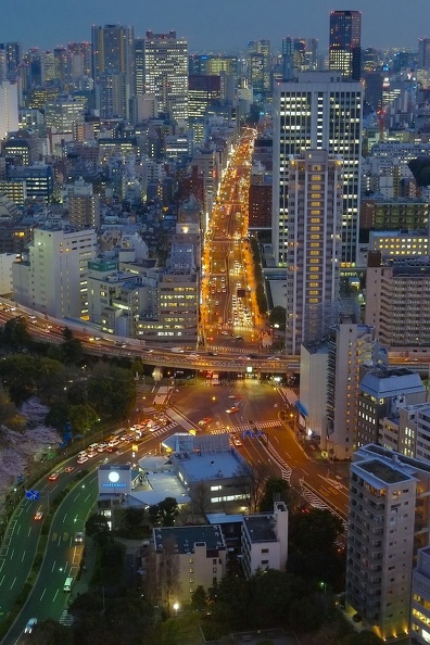 Sakurada Dori à Tokyo depuis le premier étage de la Tokyo Tower au crépuscule